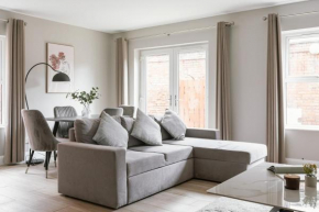 Luxurious 2 Bedroom City Centre Apartment Walking Distance to Everything Sleeps 6